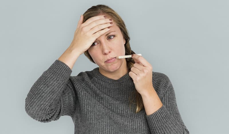 mujer con gripe