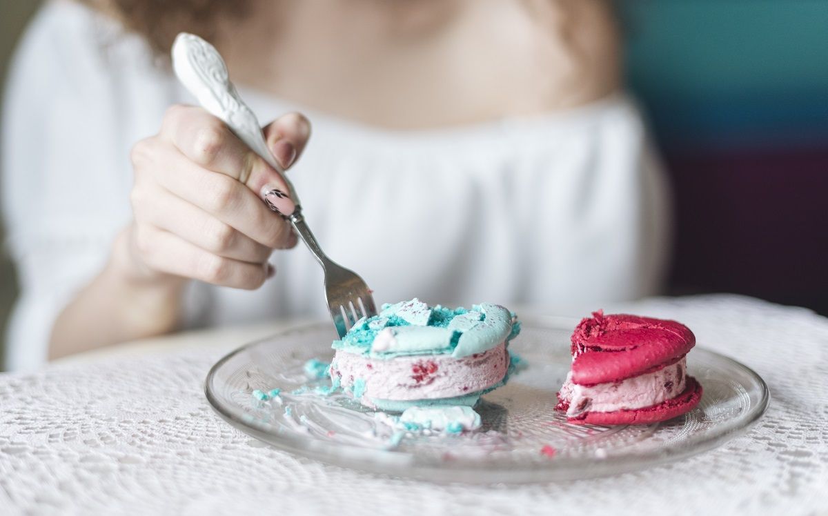 5 alimentos y bebidas para controlar los antojos de comida chatarra