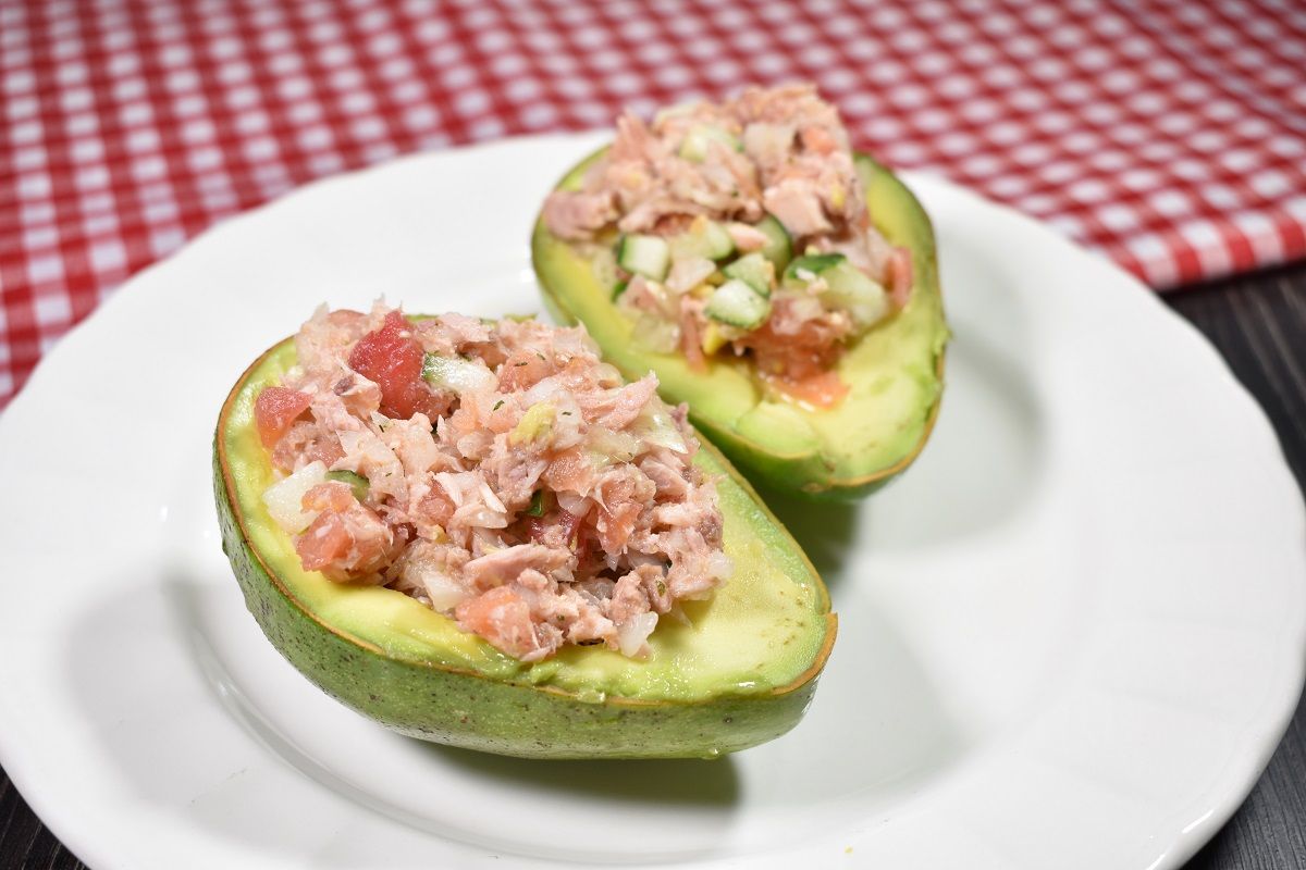 Aguacate relleno de atún: ¿ya lo probaste?